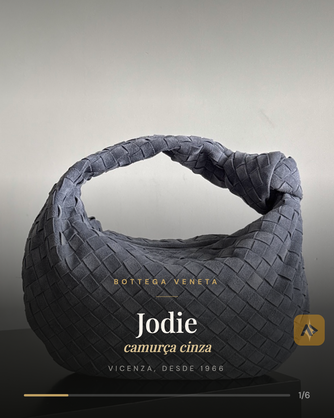 Bottega Veneta Jodie: a assinatura no nó, não no logo. — slide 1